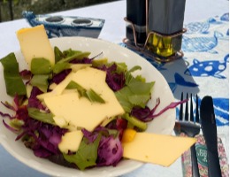 Peynirli Salata
